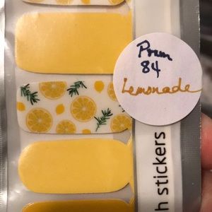 100% Prem Polish Nail Strips
